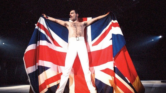 Queen-Frontsänger Freddie Mercury bei einem Auftritt.
