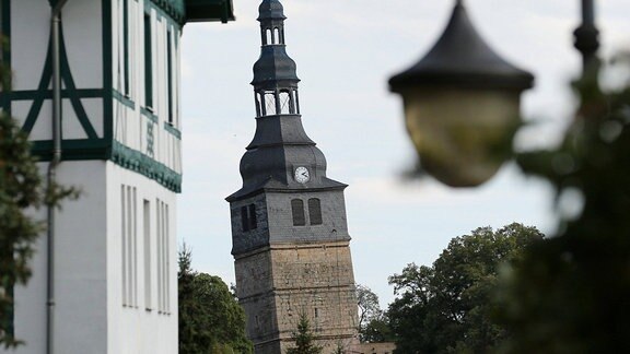 Der schiefe Turm der Kirche "Unserer Lieben Frauen am Berge" in Bad Frankenhausen