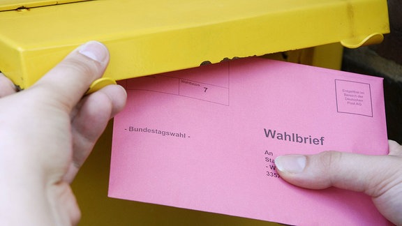 Ab in den Briefkasten: Umschlag für die Bundestagswahl