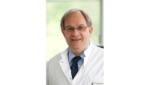 Prof. Dr. Uwe Gerd Liebert, Virologe am Uniklinikum Leipzig