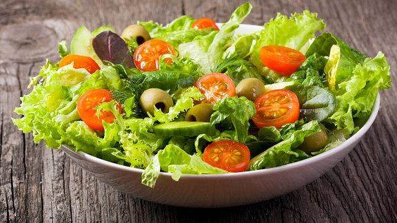 Salat in Schüssel