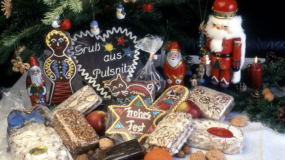 Weihnachtliche Leckerein aus dem Erzgebirge auf einem Weihnachtsmarkt in der Pfefferkuchenstadt Pulsnitz